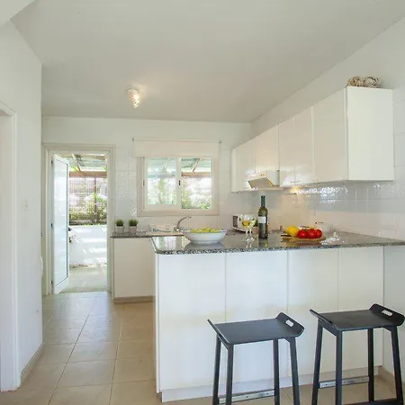 “you Have Found The Perfect 5 Star Villa” 34 איה נאפה
